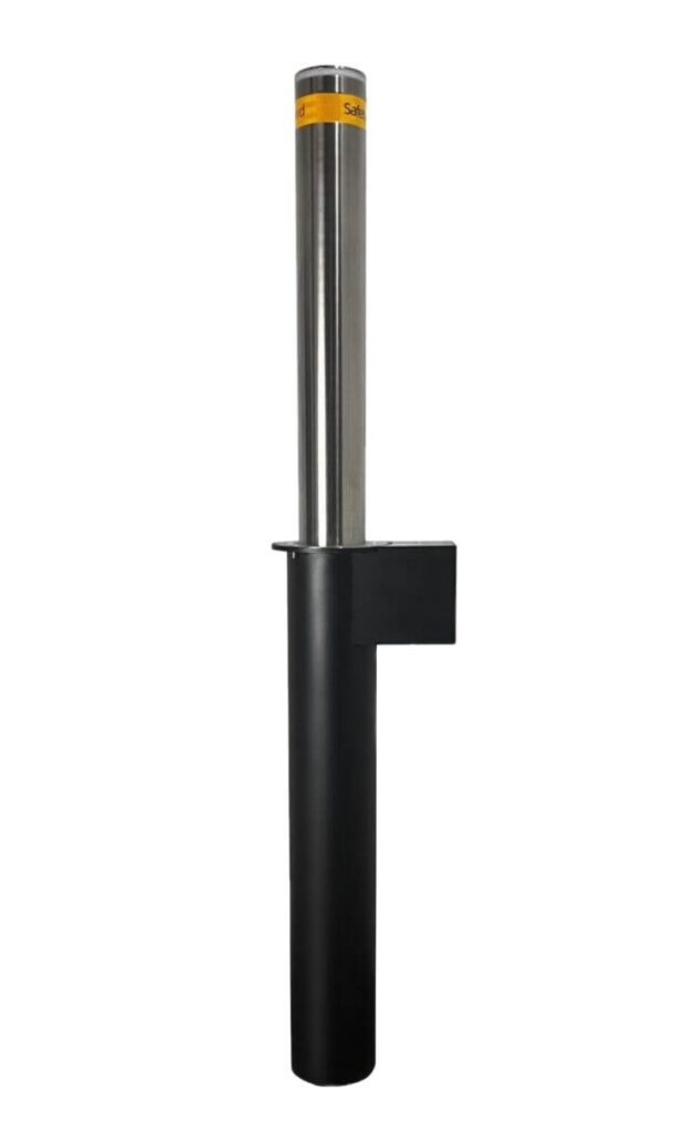 Battery automatic retractable bollard